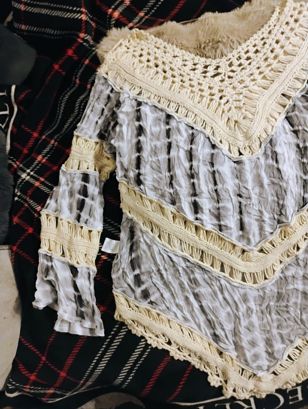 Womens Rare Cream Crochet And Black White And Gray Tie Dye Top U.S. Size Small - Picture 3 of 5